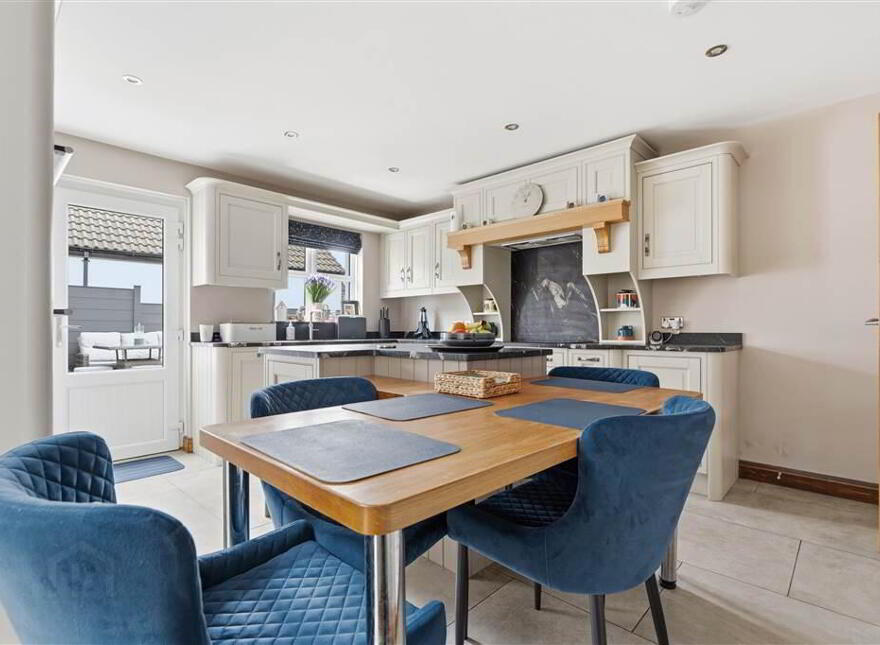 6 The Meadows, Broughshane, Ballymena, BT43 7NG