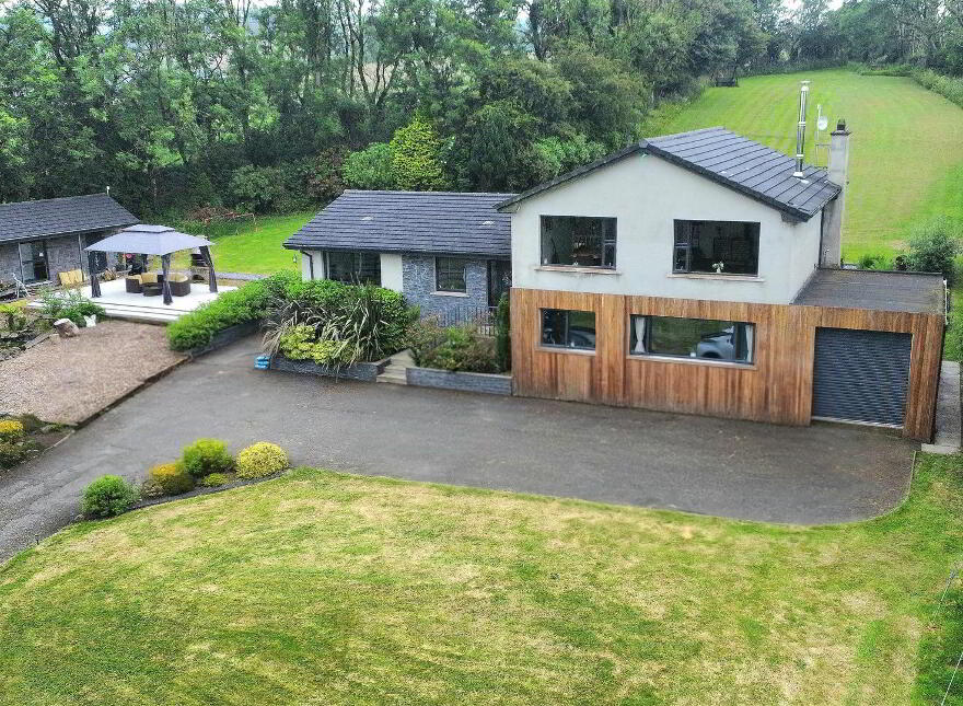 38 Ballyvallagh Road, Carrickfergus, BT40 3NA
