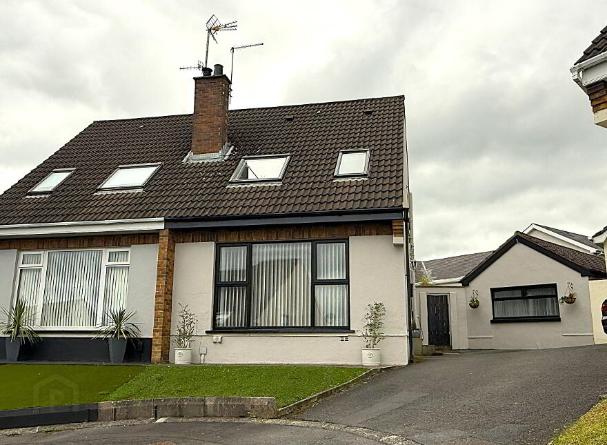 33 St Marks Wood, Lisburn, BT28 3AQ