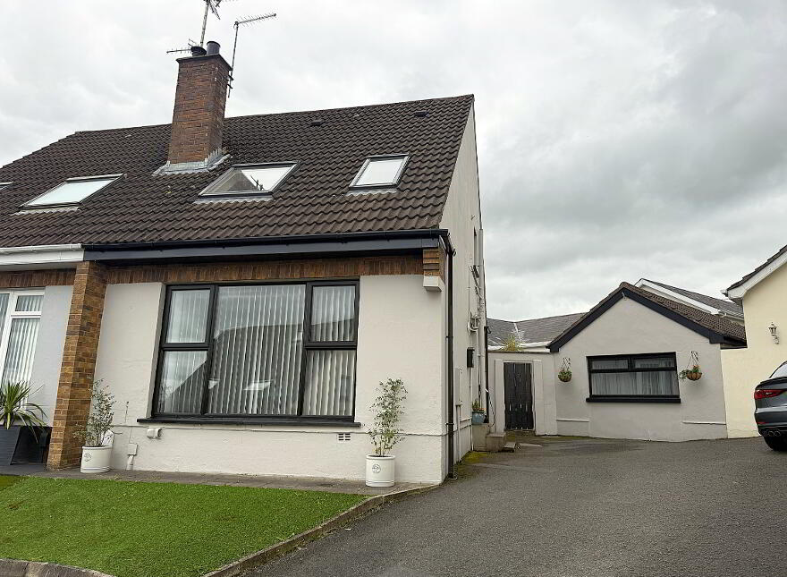 33 St Marks Wood, Lisburn, BT28 3AQ