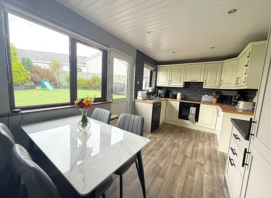 33 St Marks Wood, Lisburn, BT28 3AQ