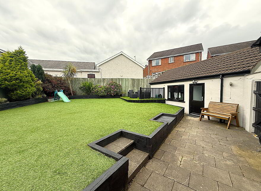 33 St Marks Wood, Lisburn, BT28 3AQ