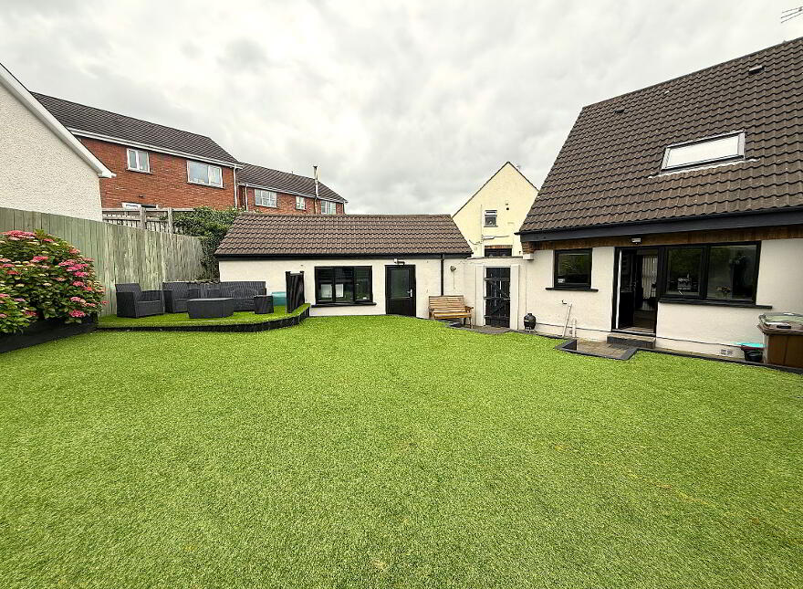 33 St Marks Wood, Lisburn, BT28 3AQ
