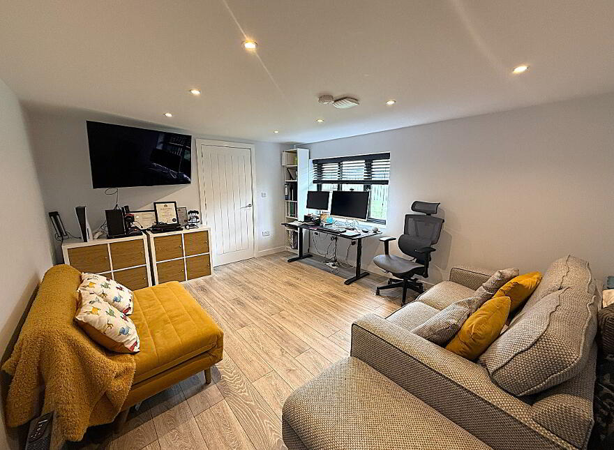33 St Marks Wood, Lisburn, BT28 3AQ