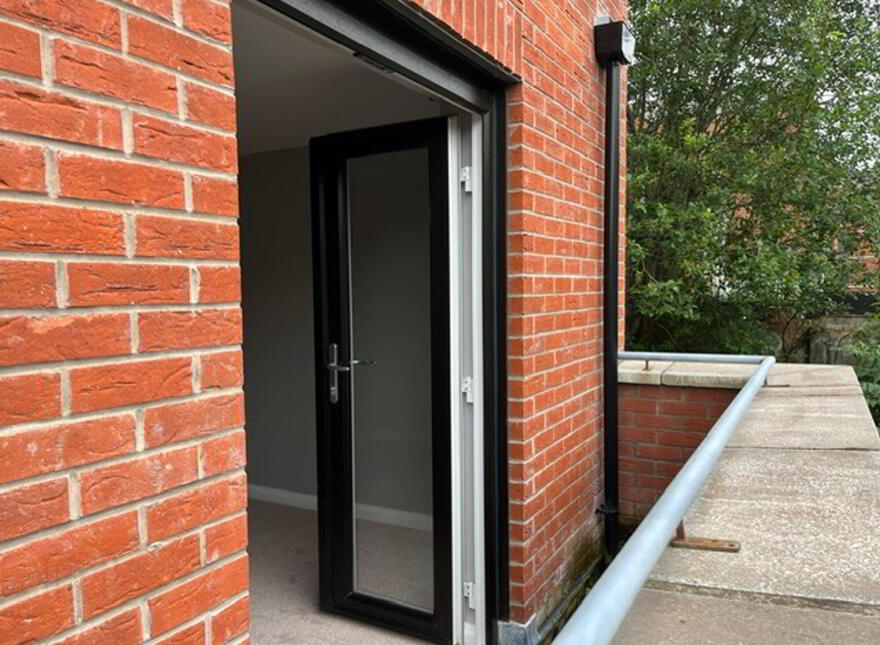 Apt 3, 243 Woodstock Road, Belfast, BT6 8PQ