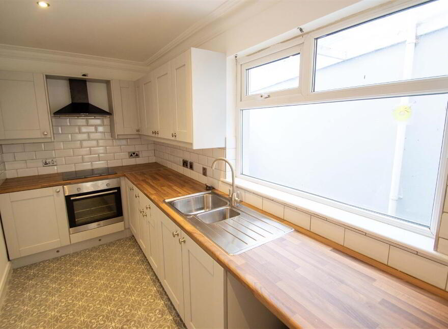 8 Hugo Street, Falls Road, Belfast, BT12 6ET