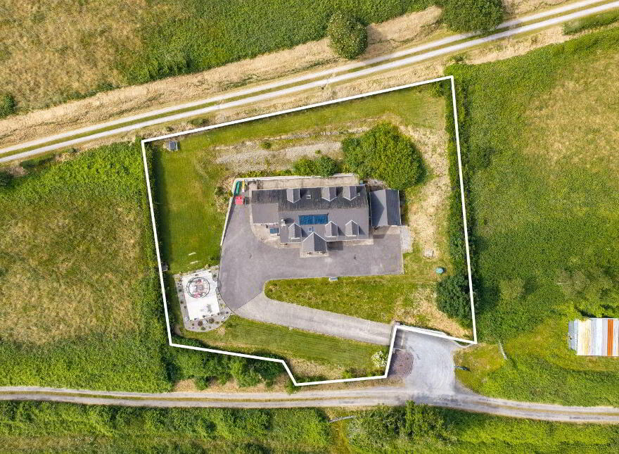 Ballygrissane, Minane Bridge, Carrigaline, P17TX65