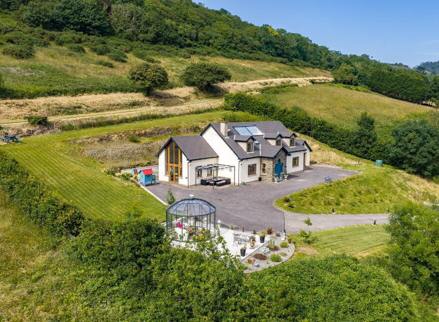 Ballygrissane, Minane Bridge, Carrigaline, P17TX65