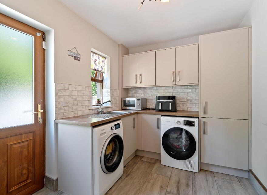 Ballygrissane, Minane Bridge, Carrigaline, P17TX65