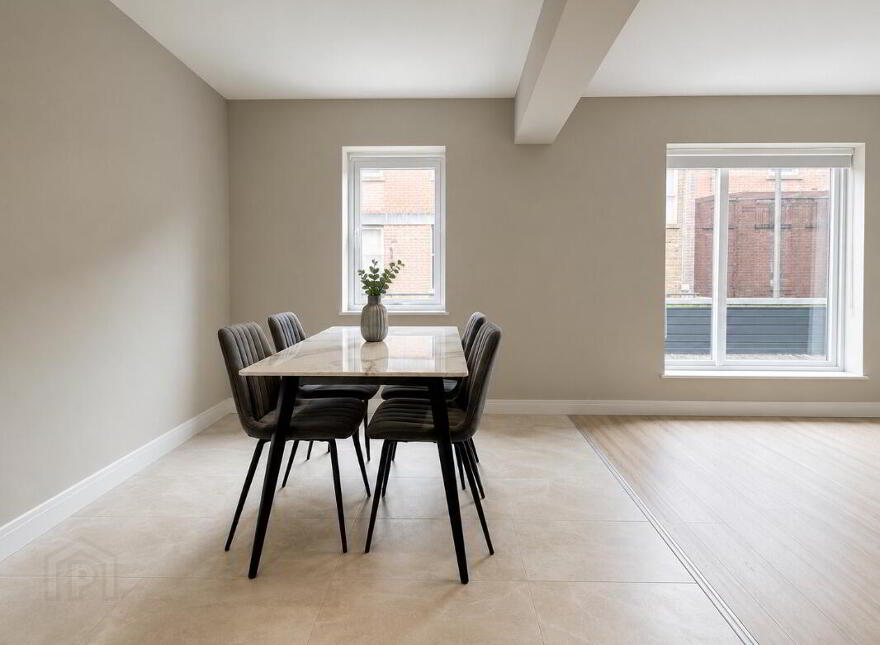 102 College Court Central, Belfast, BT1 6BF