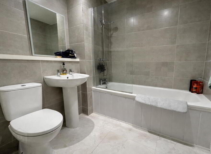 102 College Court Central, Belfast, BT1 6BF