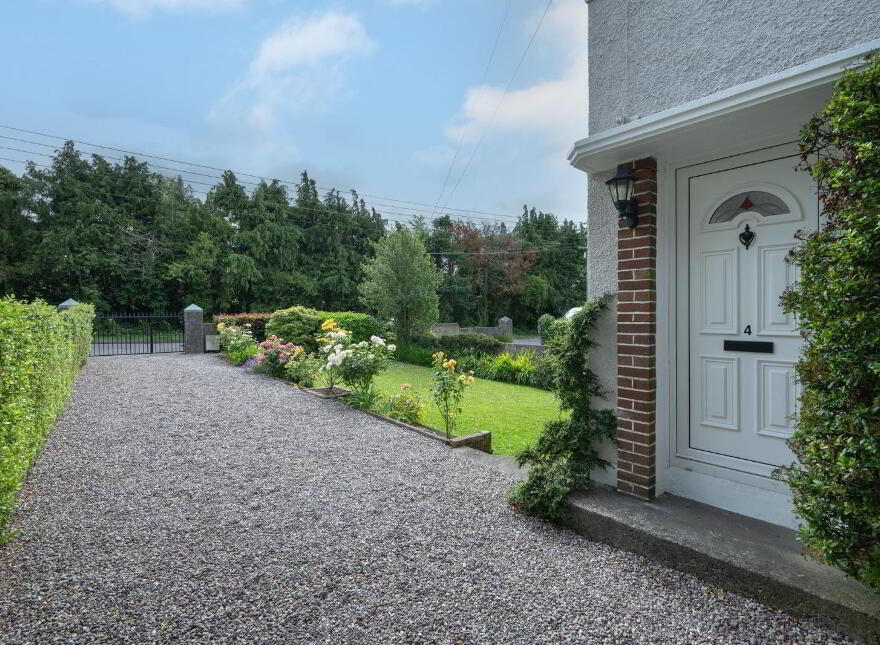 4 Lake Lawn, Douglas, T12T27H