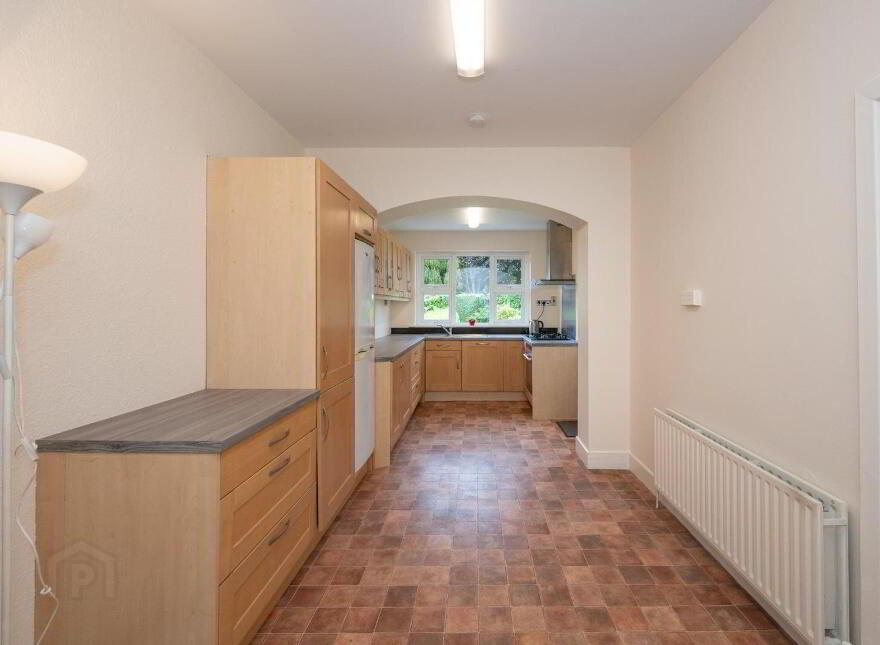 4 Lake Lawn, Douglas, T12T27H