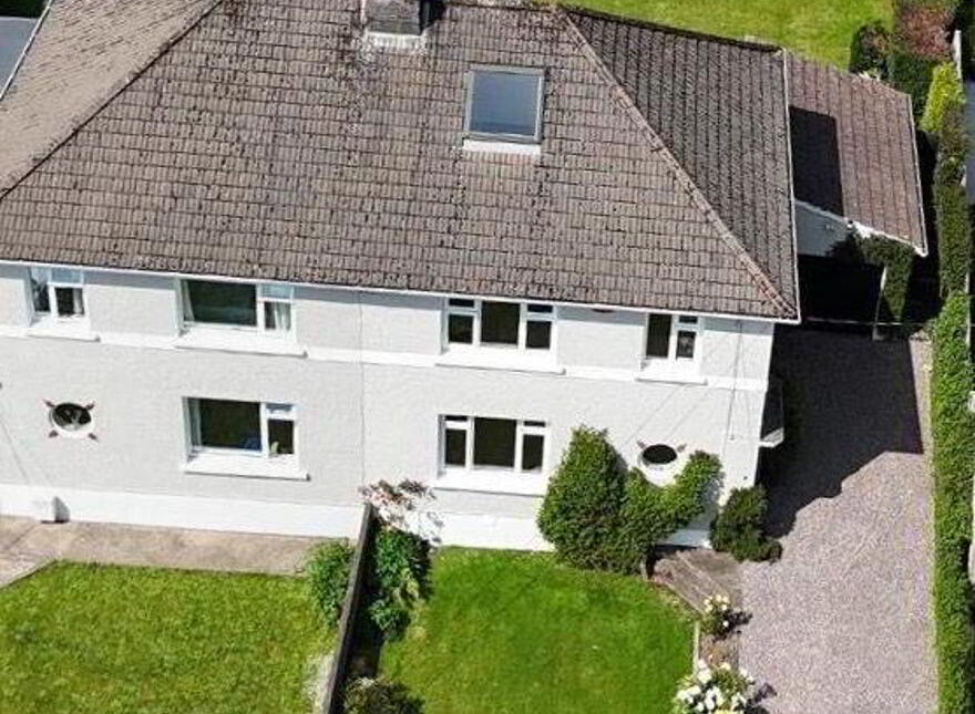 4 Lake Lawn, Douglas, T12T27H