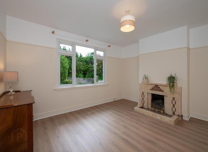 4 Lake Lawn, Douglas, T12T27H