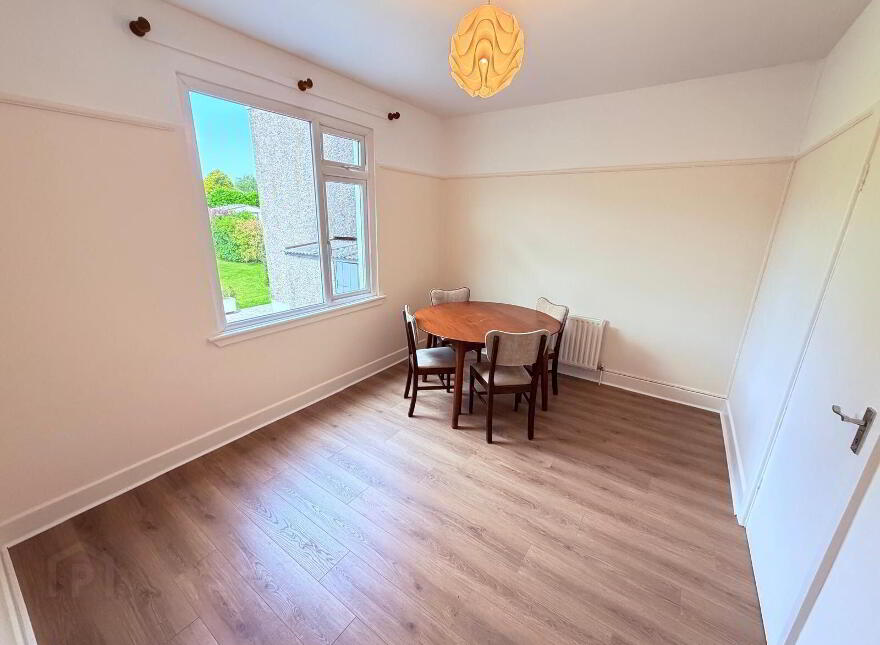 4 Lake Lawn, Douglas, T12T27H