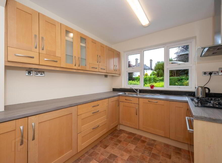 4 Lake Lawn, Douglas, T12T27H