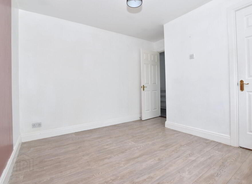 2 New Helmsley, Moira, BT67 0NY