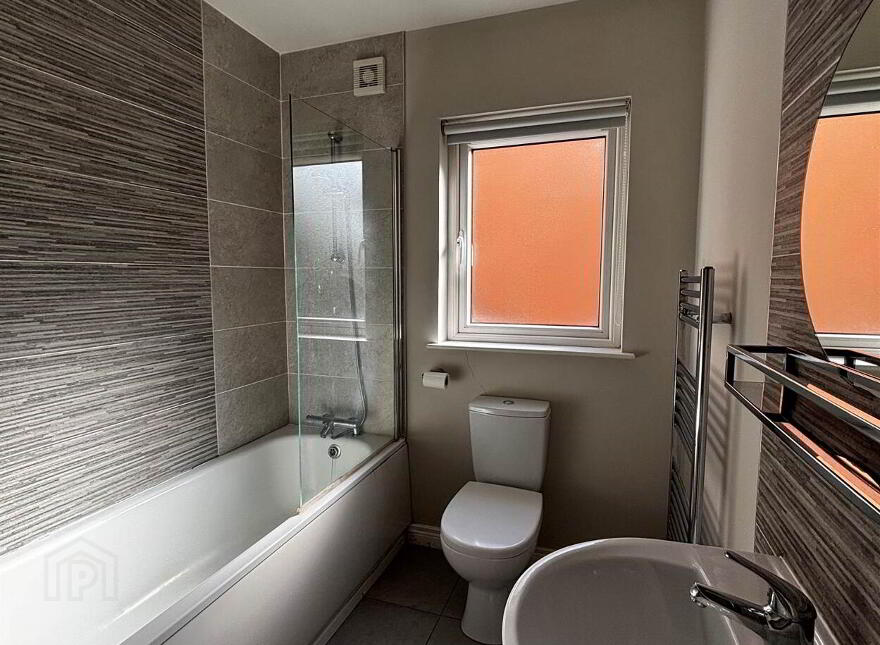 Apt 3, 3 Loughan Hall, Dundonald, Belfast, BT16 2FQ