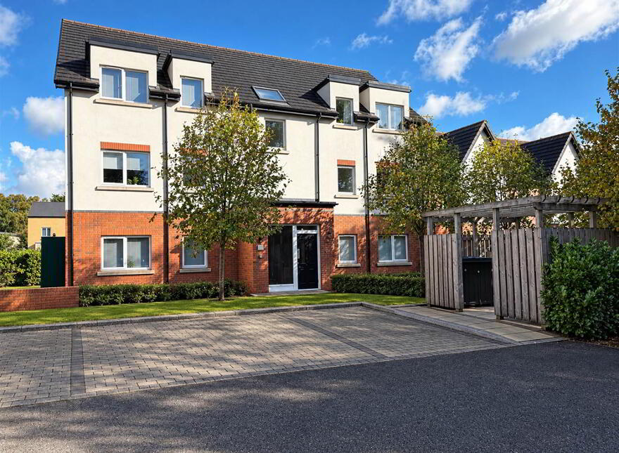 Apt 3, 3 Loughan Hall, Dundonald, Belfast, BT16 2FQ