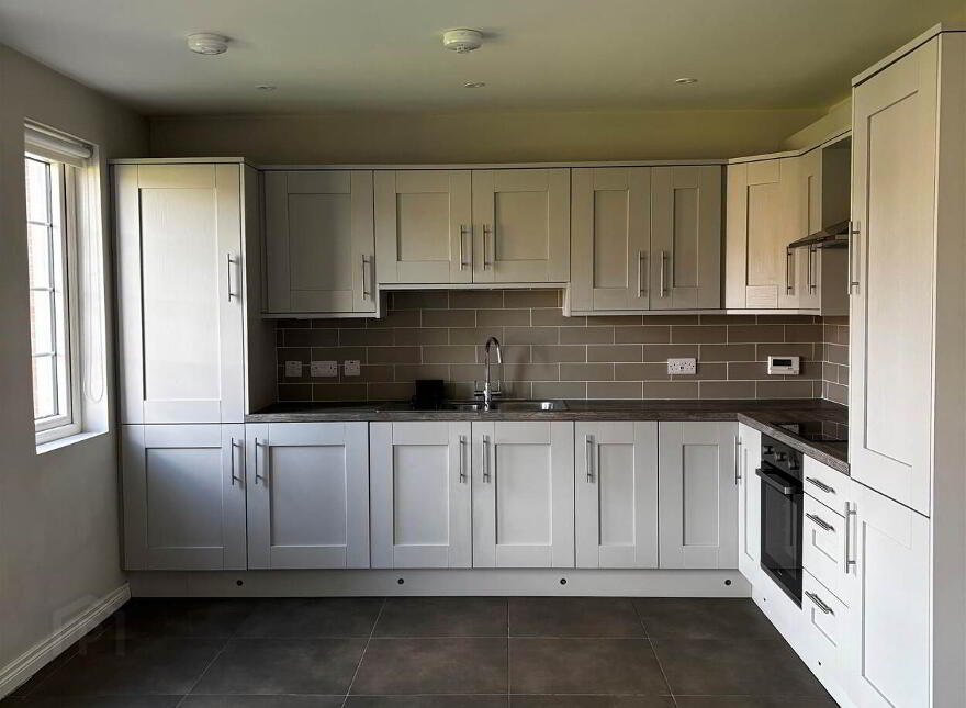 Apt 3, 3 Loughan Hall, Dundonald, Belfast, BT16 2FQ