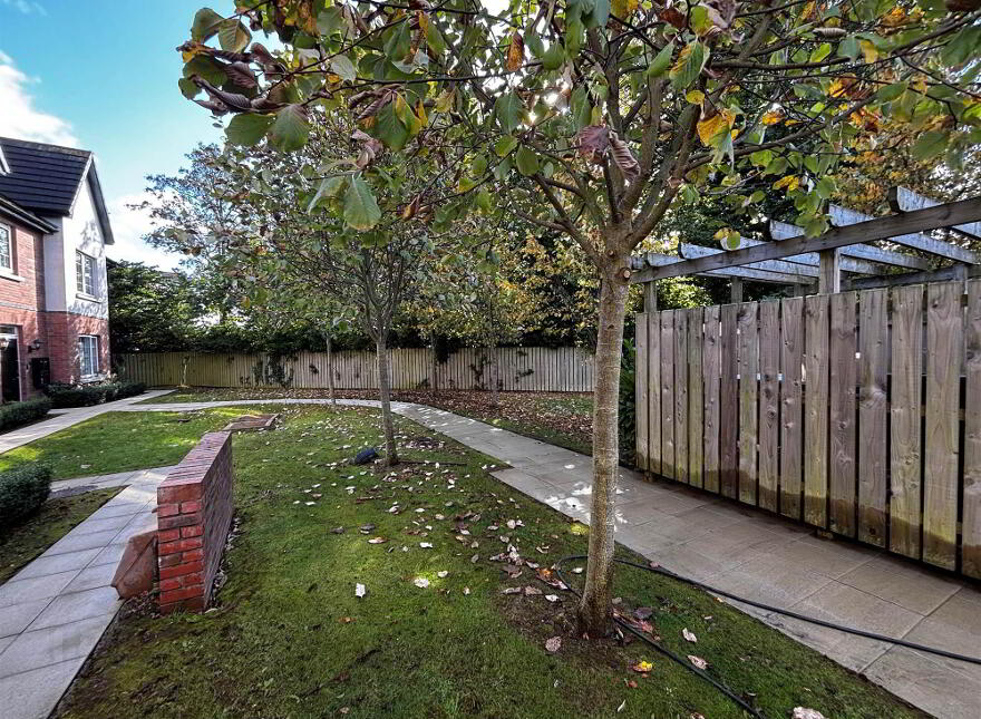 Apt 3, 3 Loughan Hall, Dundonald, Belfast, BT16 2FQ