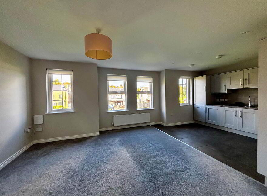 Apt 3, 3 Loughan Hall, Dundonald, Belfast, BT16 2FQ