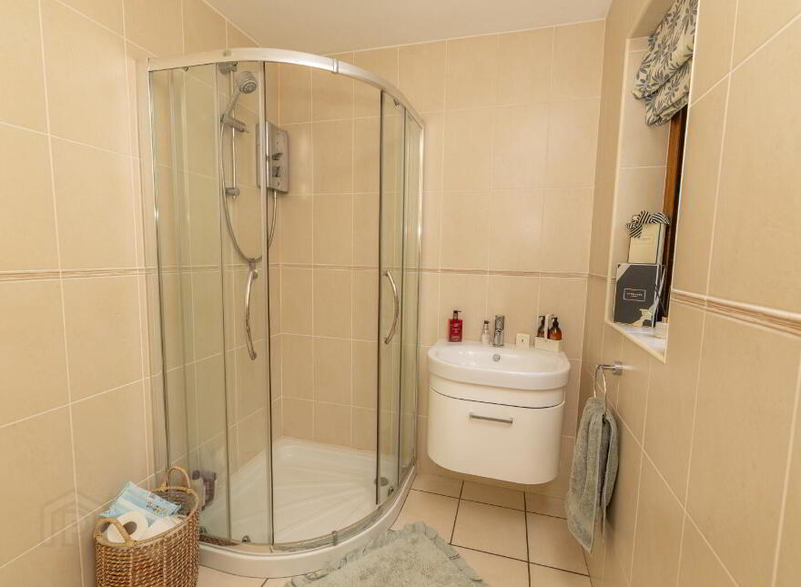 24 Rathdallan, Warrenpoint, Newry, BT34 3UQ
