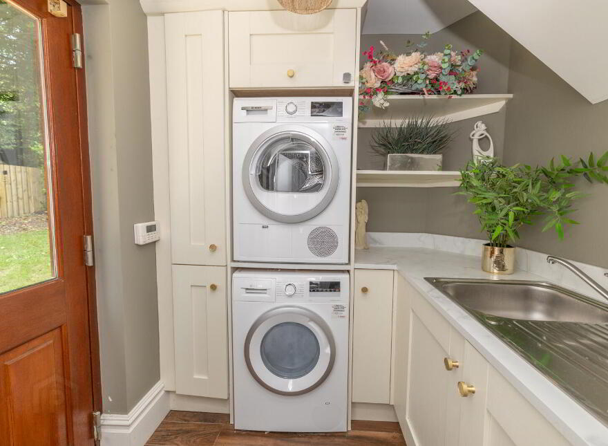 24 Rathdallan, Warrenpoint, Newry, BT34 3UQ