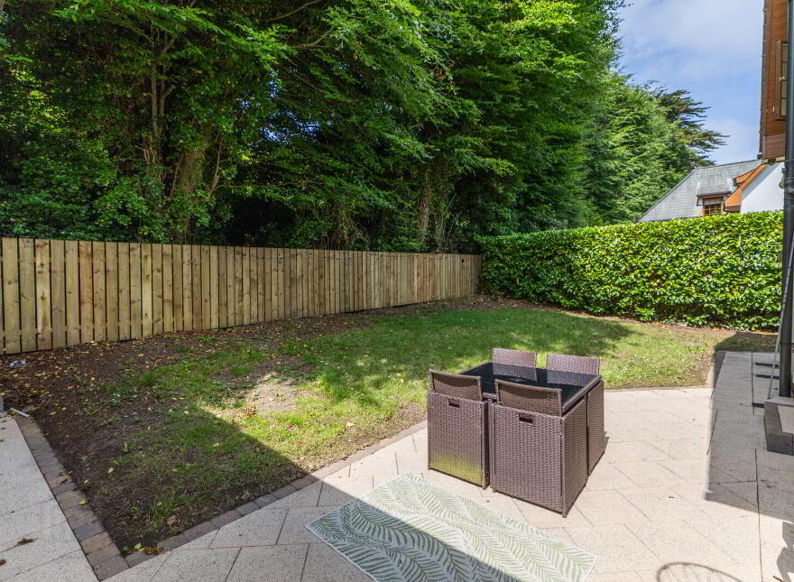 24 Rathdallan, Warrenpoint, Newry, BT34 3UQ