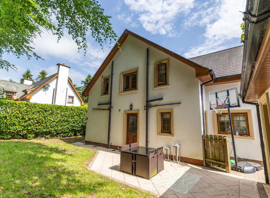 24 Rathdallan, Warrenpoint, Newry, BT34 3UQ