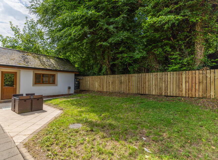 24 Rathdallan, Warrenpoint, Newry, BT34 3UQ