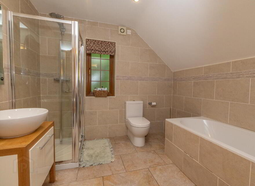 24 Rathdallan, Warrenpoint, Newry, BT34 3UQ