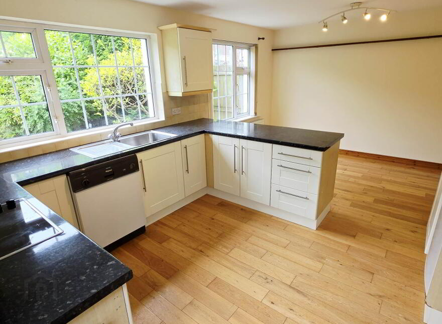 10 Chanterhill Park, Enniskillen, BT74 4BG