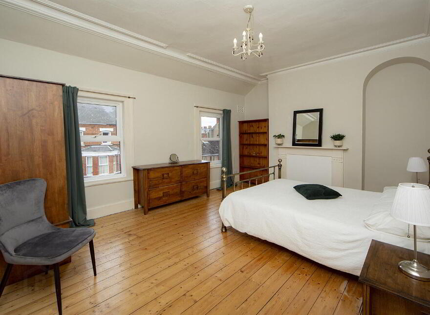 Room 6, 16 Cedar Avenue, Belfast, BT15 5AS