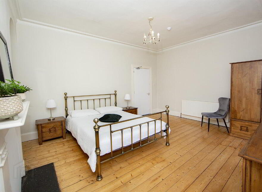 Room 6, 16 Cedar Avenue, Belfast, BT15 5AS