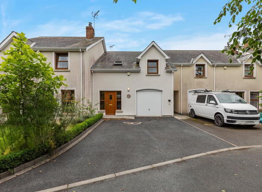 8 The Meadows, Crossgar, Downpatrick, BT30 9GT