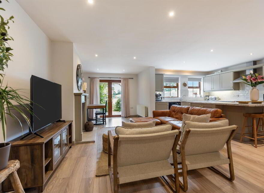 8 The Meadows, Crossgar, Downpatrick, BT30 9GT