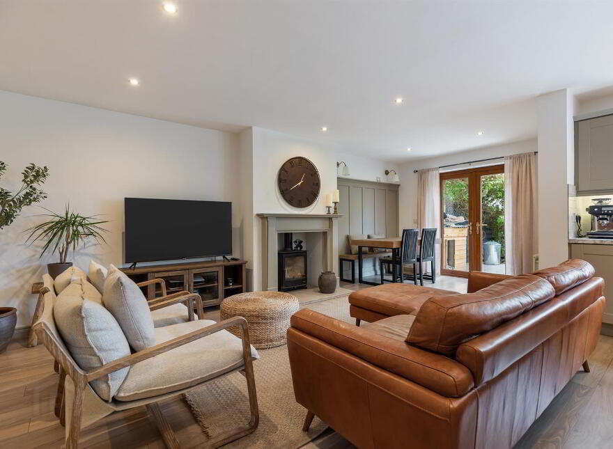 8 The Meadows, Crossgar, Downpatrick, BT30 9GT