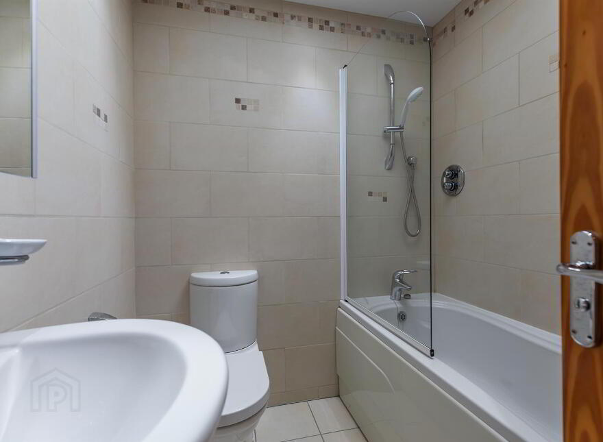 8 The Meadows, Crossgar, Downpatrick, BT30 9GT