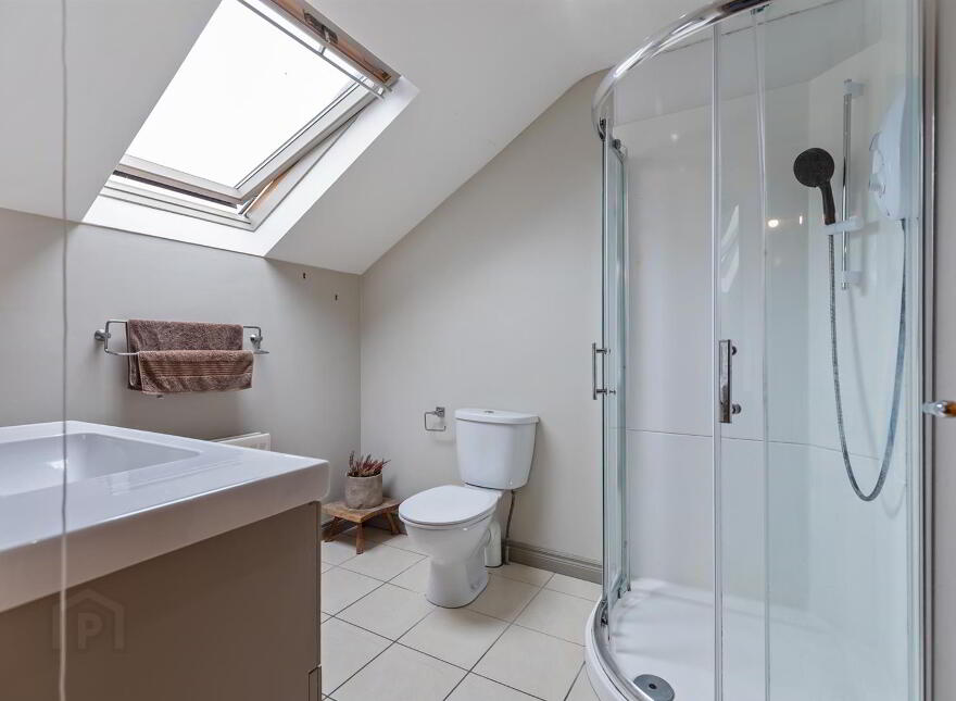 8 The Meadows, Crossgar, Downpatrick, BT30 9GT