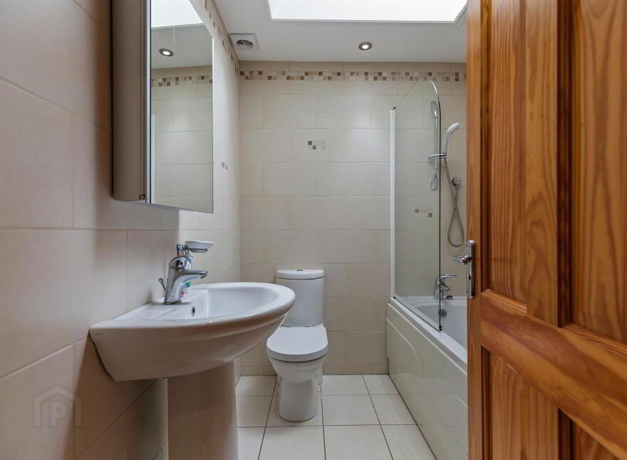 8 The Meadows, Crossgar, Downpatrick, BT30 9GT