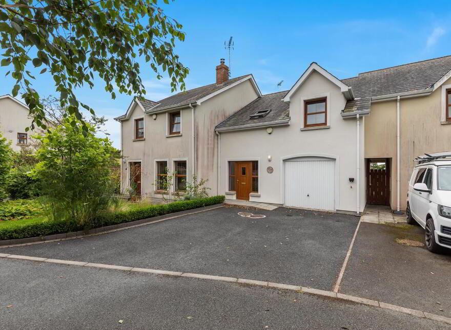 8 The Meadows, Crossgar, Downpatrick, BT30 9GT