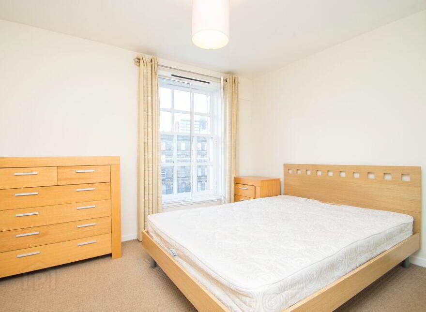 15 St Patricks Square, Edinburgh, EH8 9EZ