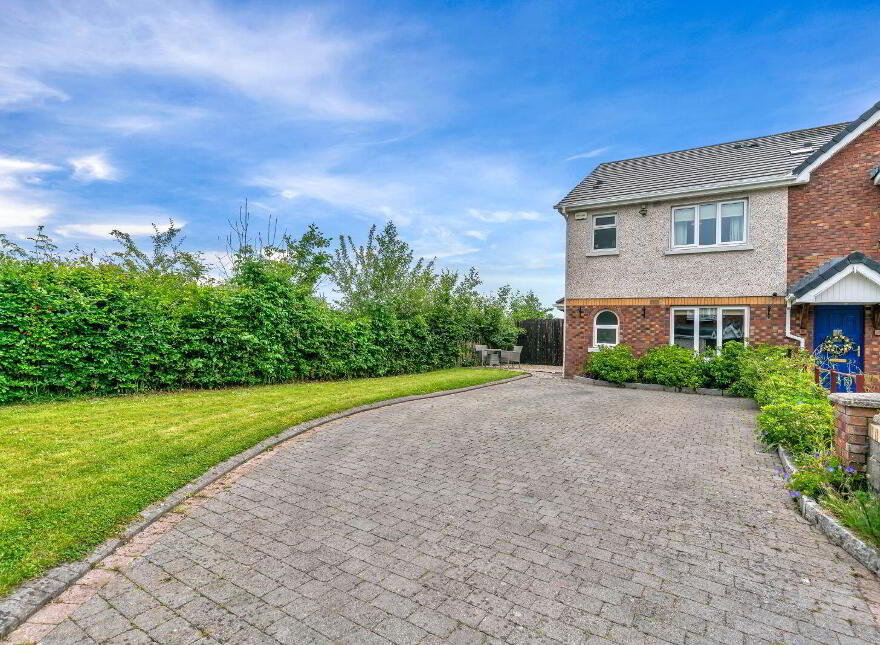 24 Old Chapel Grove, Caragh, Naas, W91P961 photo