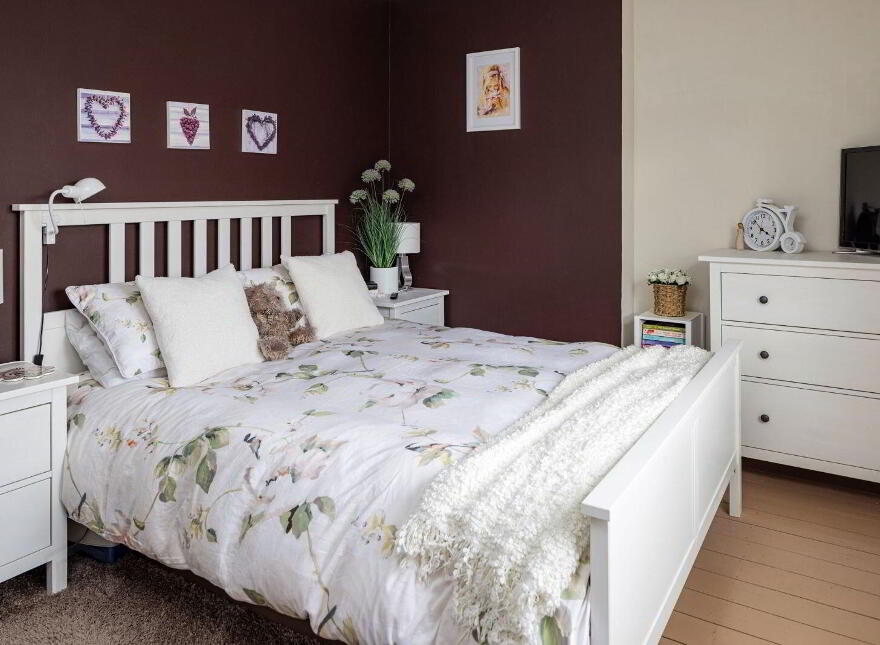 25 Boroimhe Cedars, Swords, K67R273
