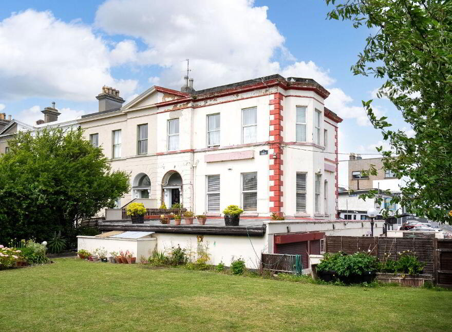 The Mayfair, 1 Florence Terrace, Florence Road, Bray, A98NW62 photo