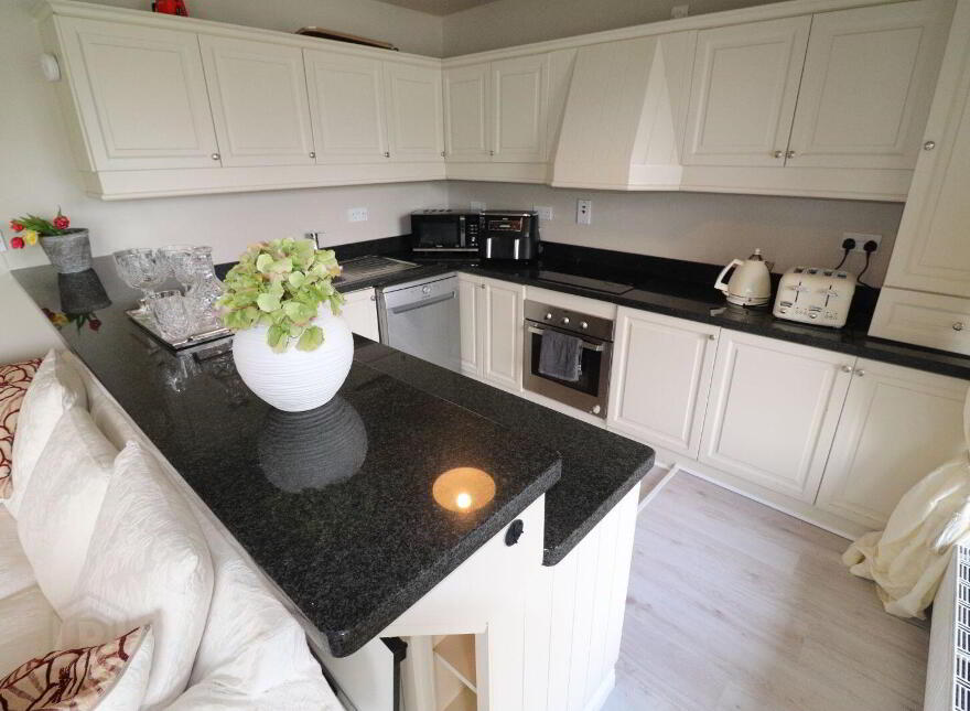 2 Lakeside Cottages, Ballina, V94YX6R