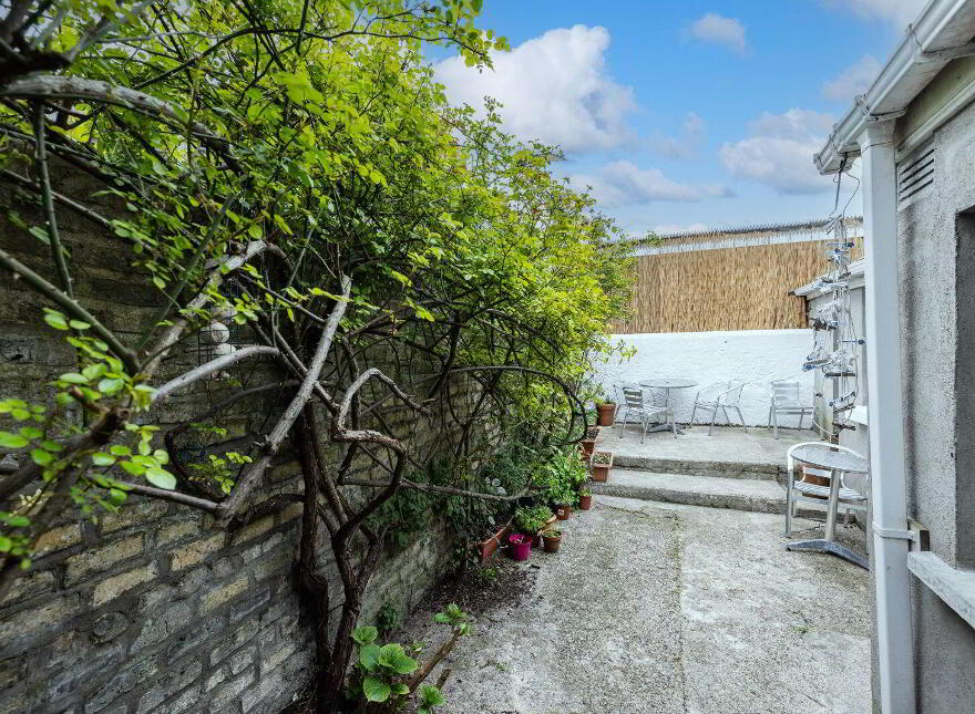 14 Saint Patricks Terrace, Russell Street, Dublin 1, D01W6D0