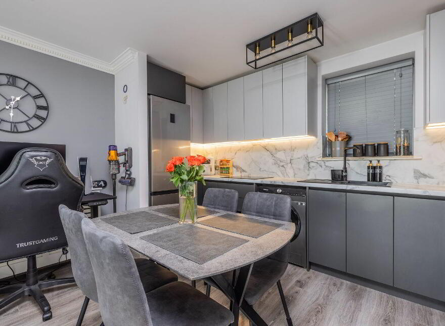 Apt, 11 Grattan Lodge Apartments, Grattan Lodge, Dublin 13, D13X544